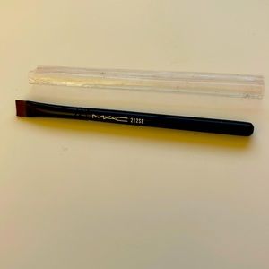 MAC 212SE Flat Eye Liner Definer Brush
